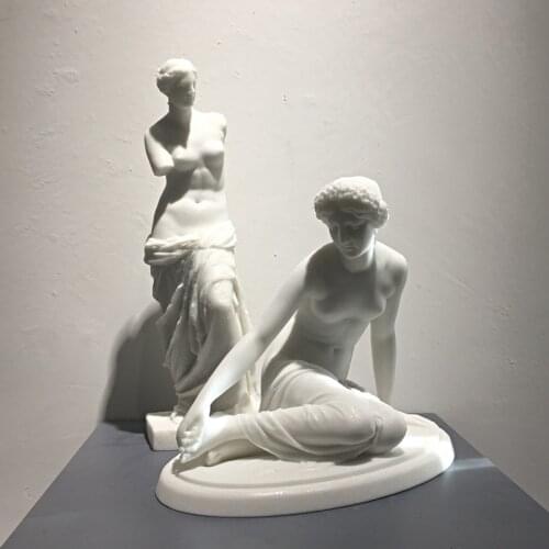 Broken arm Venus statue 3D scan re-enacted version of European goddess sculpture ornaments moon goddess