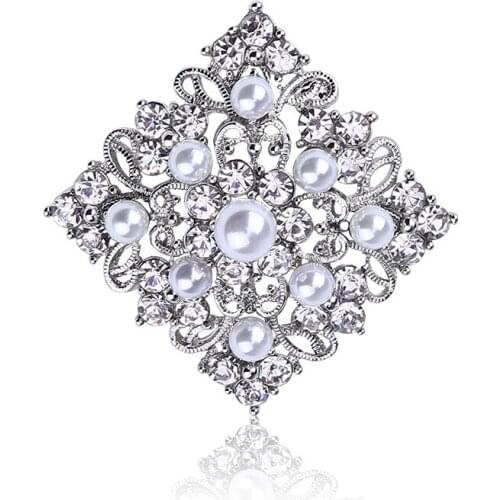 Taobao hot selling geometric Pearl Brooch silk scarf buckle pin clothing accessories flower modeling accessories