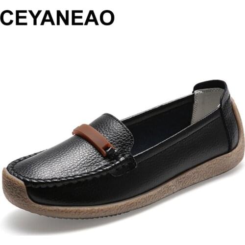 CEYANEAOsize 35--43 Large-size Leather Mothers Shoes Beans Beans Shoes Casual Womens Soft-soled White Nurses Shoes