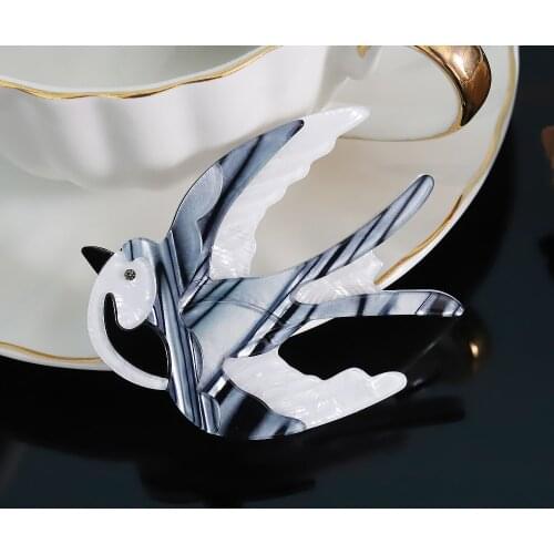 Cutom Acrylic Handmade Brooch Multicolor Bird Brooch Safety Pins Quality Enamel Ainmal Brooches New Year Designer Jewelry Gift