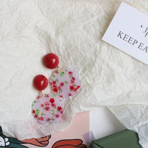 French retro vintage niche design earrings for women, gentle and lazy jewelry, new fashion and versatile in various venues