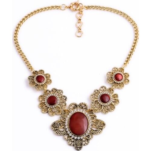 Trendy Professional Design Jewelry Resin Zinc Alloy Gold Color Retro Engraved Flower Red Stone Necklace
