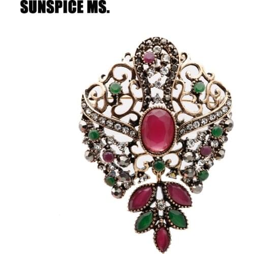 Bohemia Women Ethnic Hollow Flower Vintage Brooch Pins Antique Gold Color Round Resin Scarf Corsage Light Turkish Jewelry Gifts