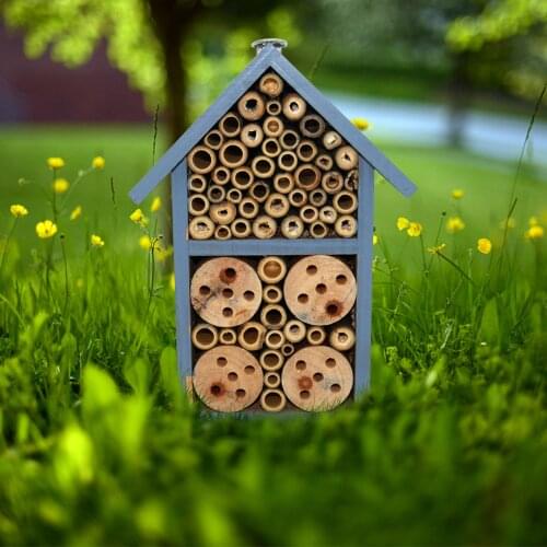 Fun Garden Bee House Wooden Painted Outdoor Beehive Insect Nest Home Garden Decoration Ornaments Garden Ecological Insect Museum