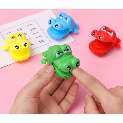 Wholesale Disney 30pcs 4.5cm Tangled Rapunzel Pascal The Chameleon Action Figure Toys Collection Cake Decor Tiny Gift for Kids