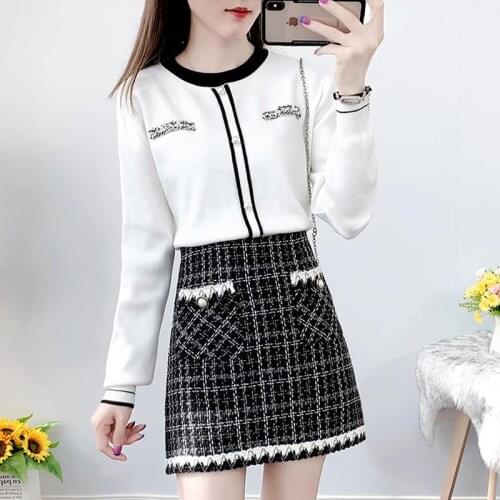 Woman Knit Set Female O-neck Sweaters and Mini Skirt Suits Ladies Two Piece Set Long-sleeve Knit Tops Plaid Skirt Outfits Q262