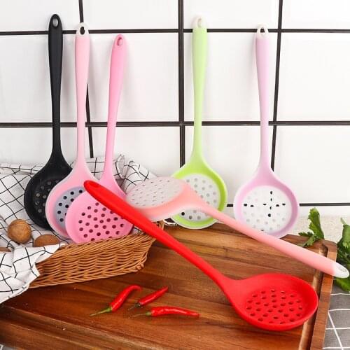Heat Resistant Colander Filter Spoon Non-Stick Durable Long Handle Kitchen Tool 1Pcs Silicone Cooking Strainer