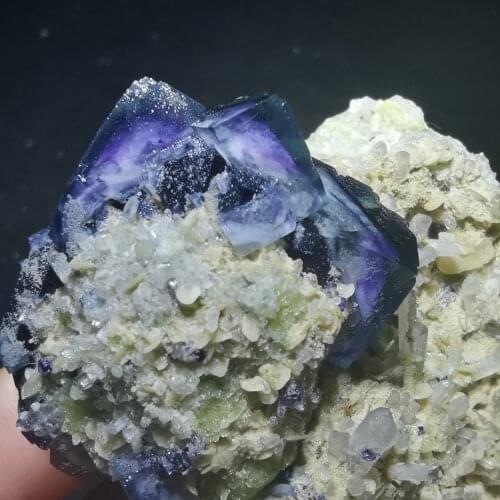 122.6gNatural rare purple fluorite and quartz crystal mineral specimen aura energy home decoration teaching specimen ornaments