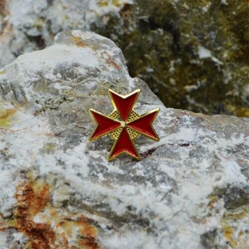 Masonic Knight Brooch Charming Cross Pattern Metal Lapel Pin with Tassel Butterfly Clasp Freemason Badge Souvenir Gift