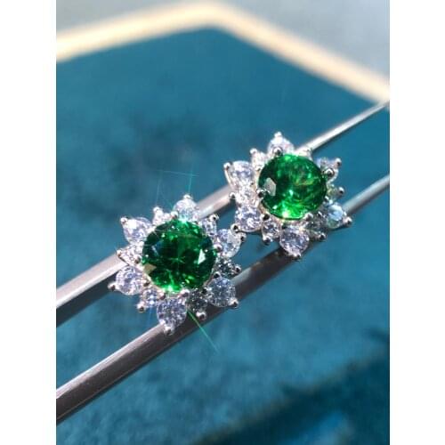 Geoki 925 Serling Silver Passed Diamond Test Total 1 Ct Green Moissanite Snowflake Earrings Perfect Cut Emerald Stud Earrings