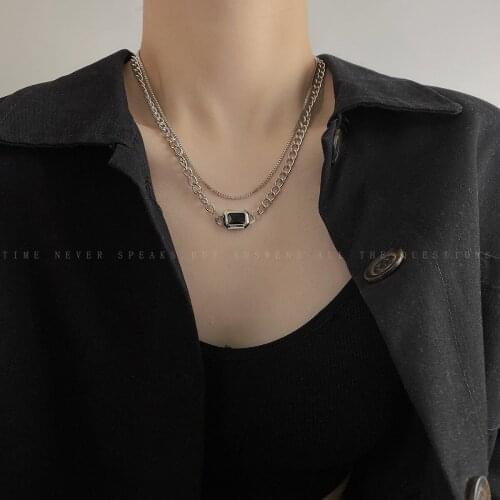 Retro hip-hop collarbone chain black gemstones ins simple stacking necklace womens hundred match fashion personality necklace