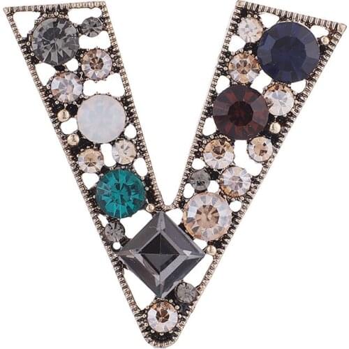 New Crystal Letter V Brooch Pin Rhinestone Triangle Lapel Pins Mens Suit Shirt Collar Cardigan Badge Jewelry Gifts for Women