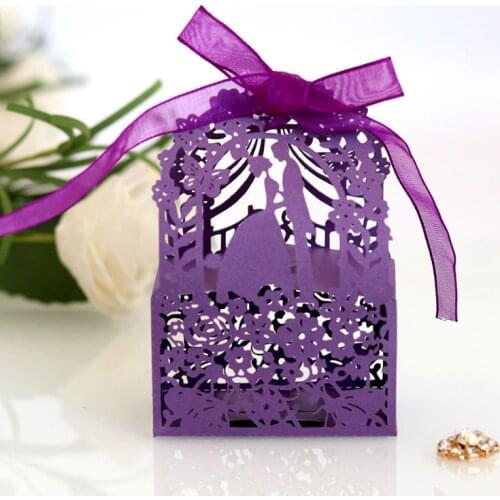 50pcs Bride and Groom Laser Cut Carriage Favor Gifts Candy Boxes Gift Boxes With Ribbon Engagement Wedding Party Favor Supplies