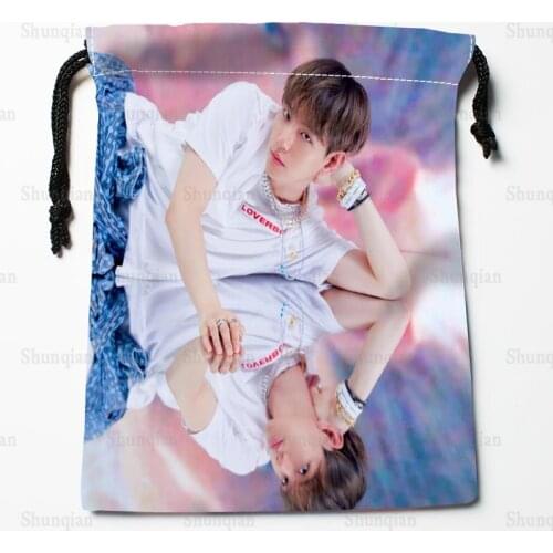 Custom BAEK HYUN Drawstring Bags Dust-Proof Fashion Print Fabric Storage Bags Boys Girls Birthday Gift Bag Size 18X22cm 0512