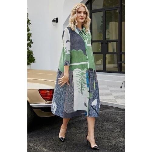 Issey Miyakes New Spring And Summer 2021 Hand-Painted Print With Large Loose Long Pleated Coat Dress Makes For A Casual Style