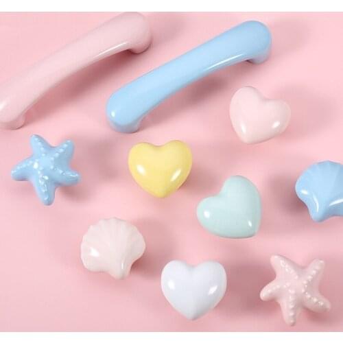 Cartoon Color Ceramic Hand-in-hand Wardrobe Door Hand-in-hand Childrens Room Cute Single-hole Round Drawer Handle Crystal Knobs
