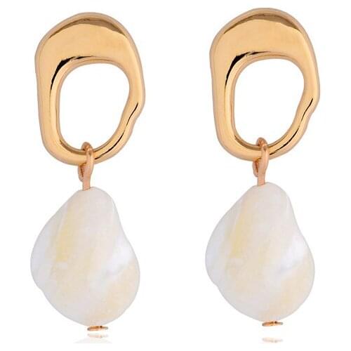Elegant Korean Style Fashion Pearl Natural Shell Pendant Earrings Metal alloy fashion Abstract hollow EarStuds Jewelry for women