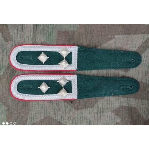 PAIR OF WWII German Heer early Artillery Stabsfeldwebel shoulder boards