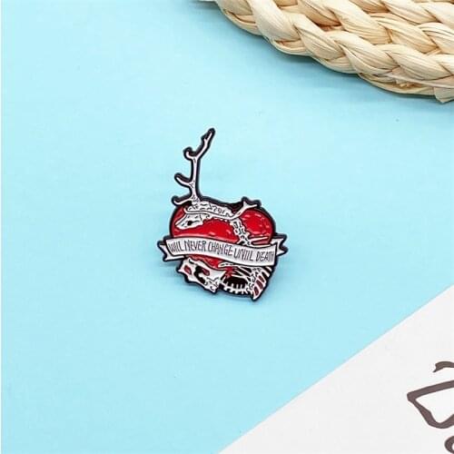 Fashion Punk Style Red Peach Heart Skull Alloy Brooch Creative Personality Human Organ Design Enamel Metal Badge Pin Jewelry