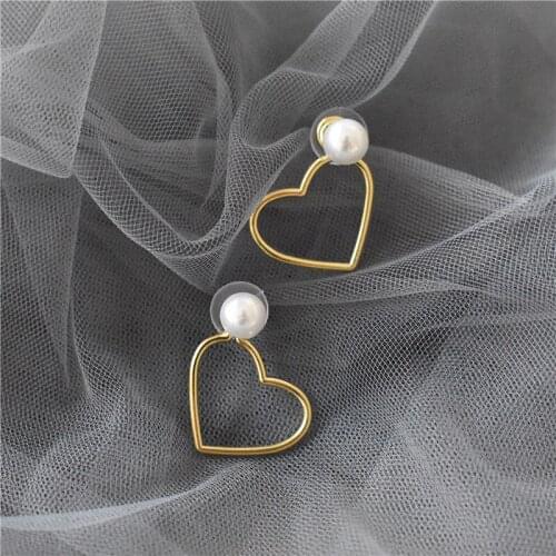 Pearl Heart Earrings for women Golden Alloy Stud Earrings Korean Brincos Wedding Party Statement Fashion Jewelry