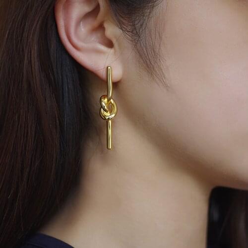 Japan Korean Popular Ladies Knotted Long Shiny Earrings Fashion Temperament Simple Brass Fresh Jewelry Does Not Fade 2021 New