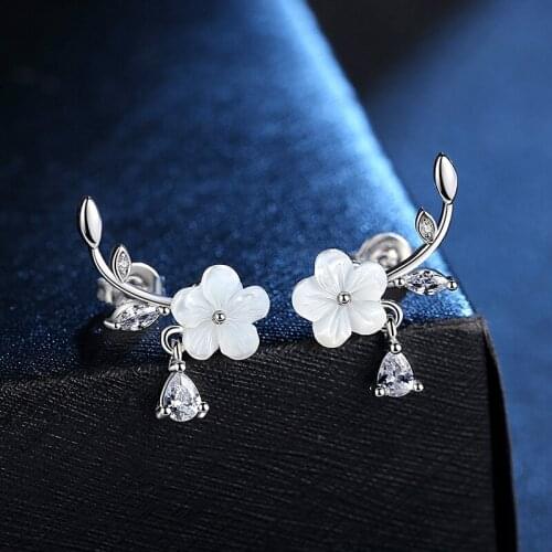 Ladies Fashion Elegent Natural Seashells Hand-Carved Flowers Earrings White Gold Color Korean Version Of the Plum Blossom Shell