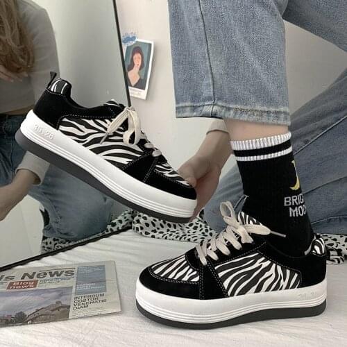 New Women Casual Shoes Fashion Zebra Stripe Outdoor Skateboard Flat Girls Sneakers Female Zapatos De Mujer Tenis Feminino