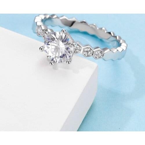 Trendy 925 silver ring Moissanite ring 6 claws Special style Engagement Anniversary Ring 1ct round excellent cut
