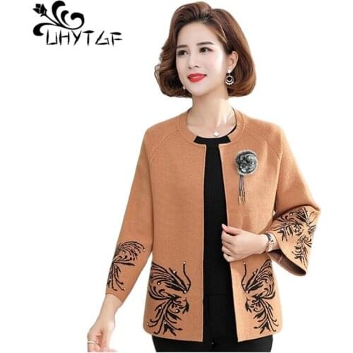 UHYTGF Knitted Cardigan Womens 2021 Fashion Beaded Elegant Mother Spring Autumn Jacket Casual Short Coat Female Thin Tops 1544