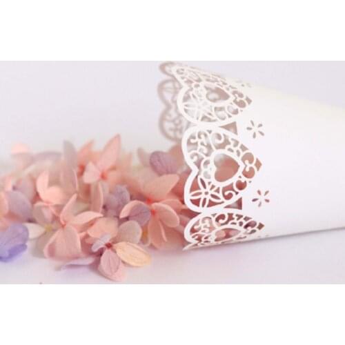 YYSD 50pcs Cut Love Heart Lace Laying Candy Wedding Party Favors Confetti Cones Paper Cone Decoration Supplies Gift