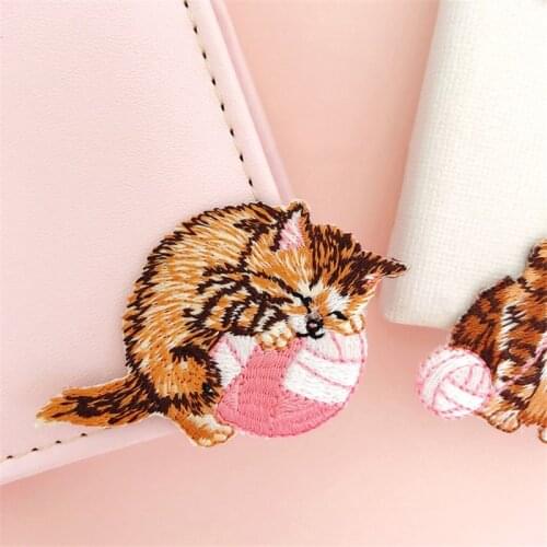 High Quality Embroidery Cute Cat Patch Babys Clothing Patch Backpack Decoration Small Applique Iron on Patches for Clothes