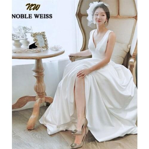 White Satin Wedding Dress New Bridal Dresses Cheap Ivory Bride Wedding Dresses V-neck Simple Buttons Wedding Gown