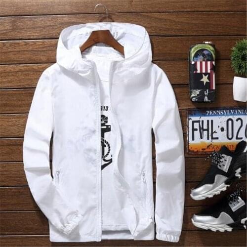 2021 Ultra-Light Mens Summer Hooded Jacket Thin Windbreaker Packable Skin Coat Sunscreen Waterproof Beach Casual Jackets