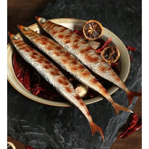 Artificial fake food Kitchen cabinet display props hotel restaurant store shop decoration simulation roast saury fish model
