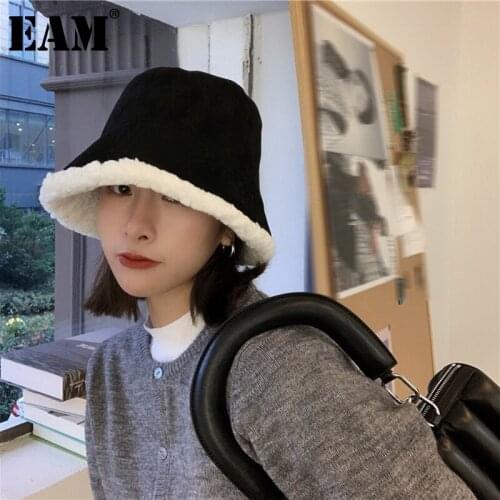 [EAM] Women Loose Spliced Lambswool Fishermen Hat New Round Dome Temperament Fashion Tide All-match Autumn Winter 2021 1DD2945