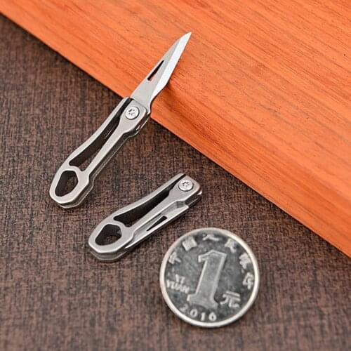 Mini Keychain Knife Foldable Ultra Slim Camping Supplies Camping Outdoor Keychain Blade Outdoor Survival Kit Gadget Package Box