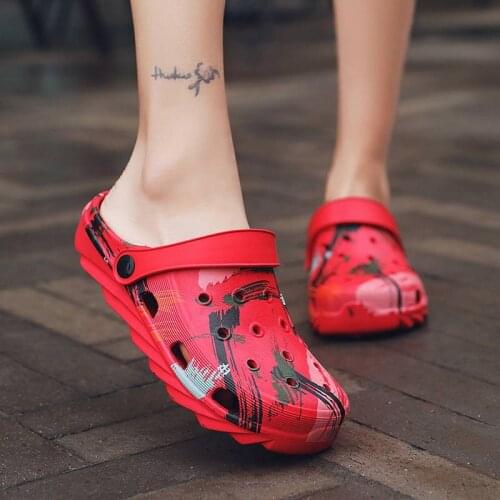 Fashion Summer Shoes for Women Crocsoes Rubber Slippers Home Leisure Woman Clogs Big Size Soft Sandals Luxury Beach Slippers G15