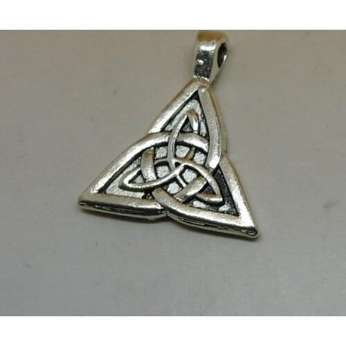 Free shipping Triangle shape ancient Celtics amulet Shield circle charm pendant 3pcs 25*30mm antique silver fit metal jewelry