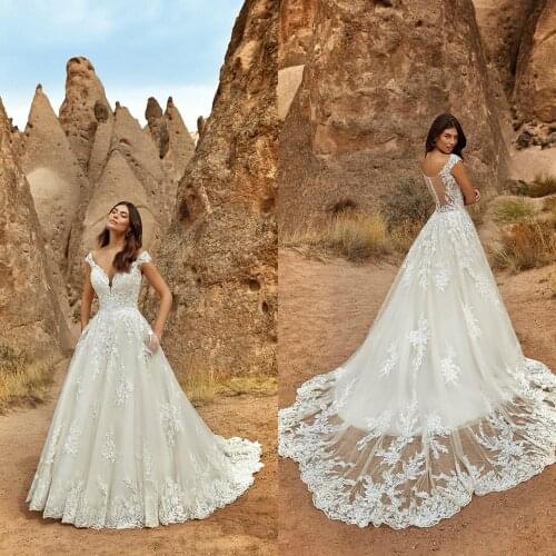 2021 Wedding Dresses V Neck Lace Appliques A-Line Bridal Gowns Custom Made Button Back Sweep Train Wedding Dress