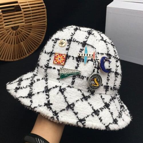New winter Han Chao basin of female grid fisherman insignia on a cap badge joker fashionable sweet personality bucket hats