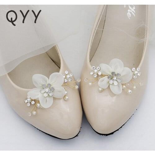 QYY Fashion Handmade Flower Shoe Clips for Women Pearl Bridal Crystal Wedding Shoe Buckle Trendy Party Prom Accessories Gifts