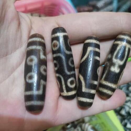 The typical Tibetan heirloom has obvious weathering traces ivory yellow Eyed Dzi Aquarius official antique agate gzi wholesale