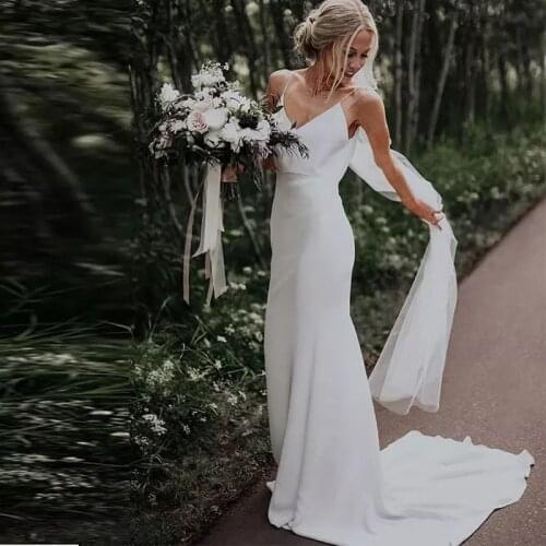 Simple V-neck Beach Wedding Dresses Sleeveless Satin Boho Wedding Gowns Chapel Train White Ivory Spaghetti Straps Bridal Dresses
