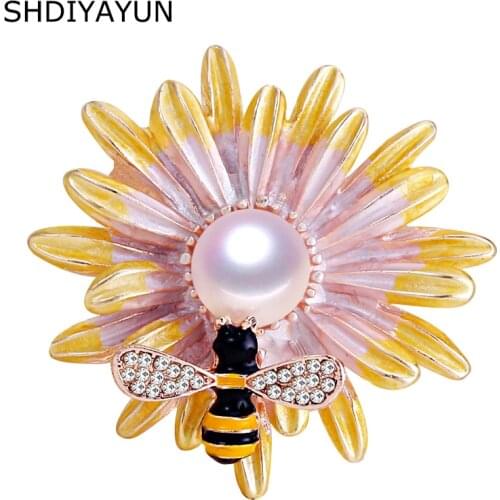 SHDIYAYUN 2019 New Pearl Brooch Natural Freshwater Pearl Honeybee Chrysanthemum Brooch Simple Pins for Women Jewelry Women Gift