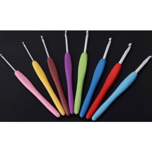 8Pcs Crochet Needles 2.5-6mm Rubber Handle Hooks Knitting Set Kit Accessories 85LA
