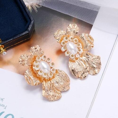 2021Fashion Gold Flower Earrings New Imitation Pearl Crystal Dangle Earring For Women Metal Hyperbole Earring Jewellery Brincos