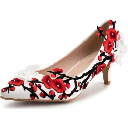 Party Shoes Ethnic Personalized Embroidered Plum Blossom Butterfly Retro TV Show ing Flowers Women Pumps Arab Ladies 5cm Heels