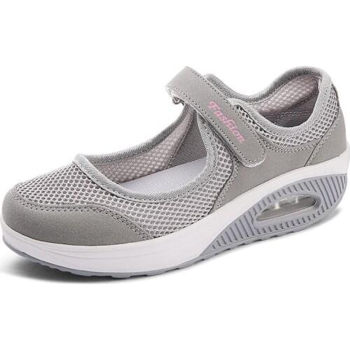 New Sneakers Female Flat Soft Comfortable Fashion Lightweight Pumps Shoes Joker Slip-on Super Light Casual Vulcanize Shoes Woman