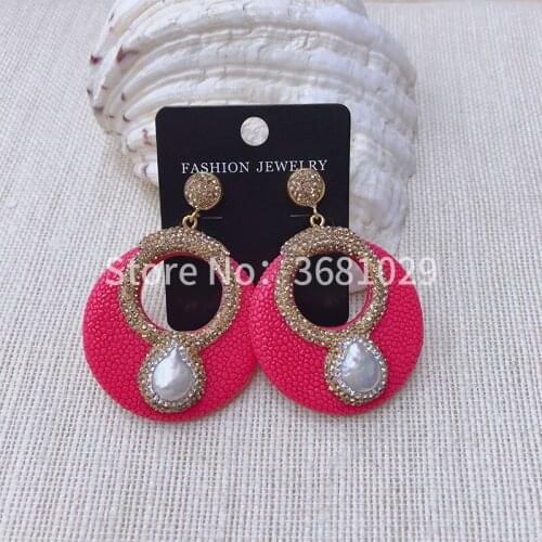 European and American new style simple and atmospheric pearl earrings individual chic fashionable joker earrings