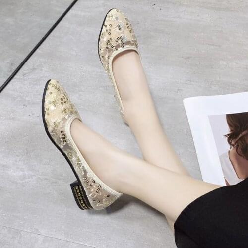 Hot Selling Ethnic Style Embroidered Lace Ladies Single Shoes Summer Breathable Sweet And Elegant Square Heel Casual Shoes